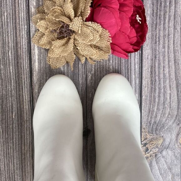 BAR III Gatlin White Block-Heel Booties 5M - Picture 4 of 15